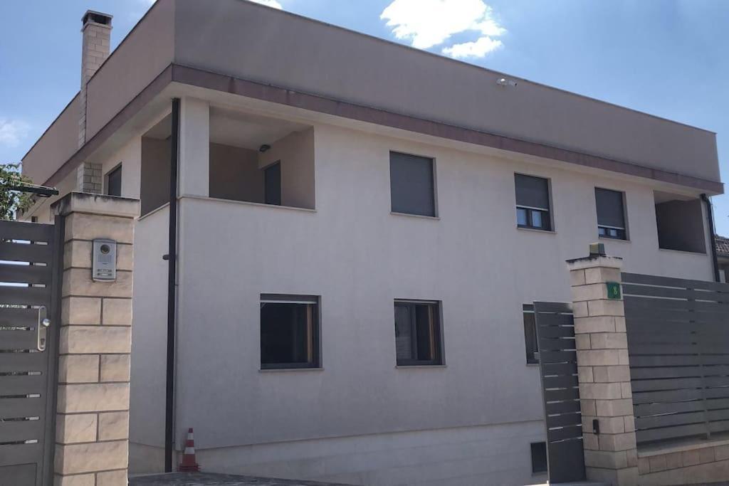 Nelkas Apartments Pola Esterno foto