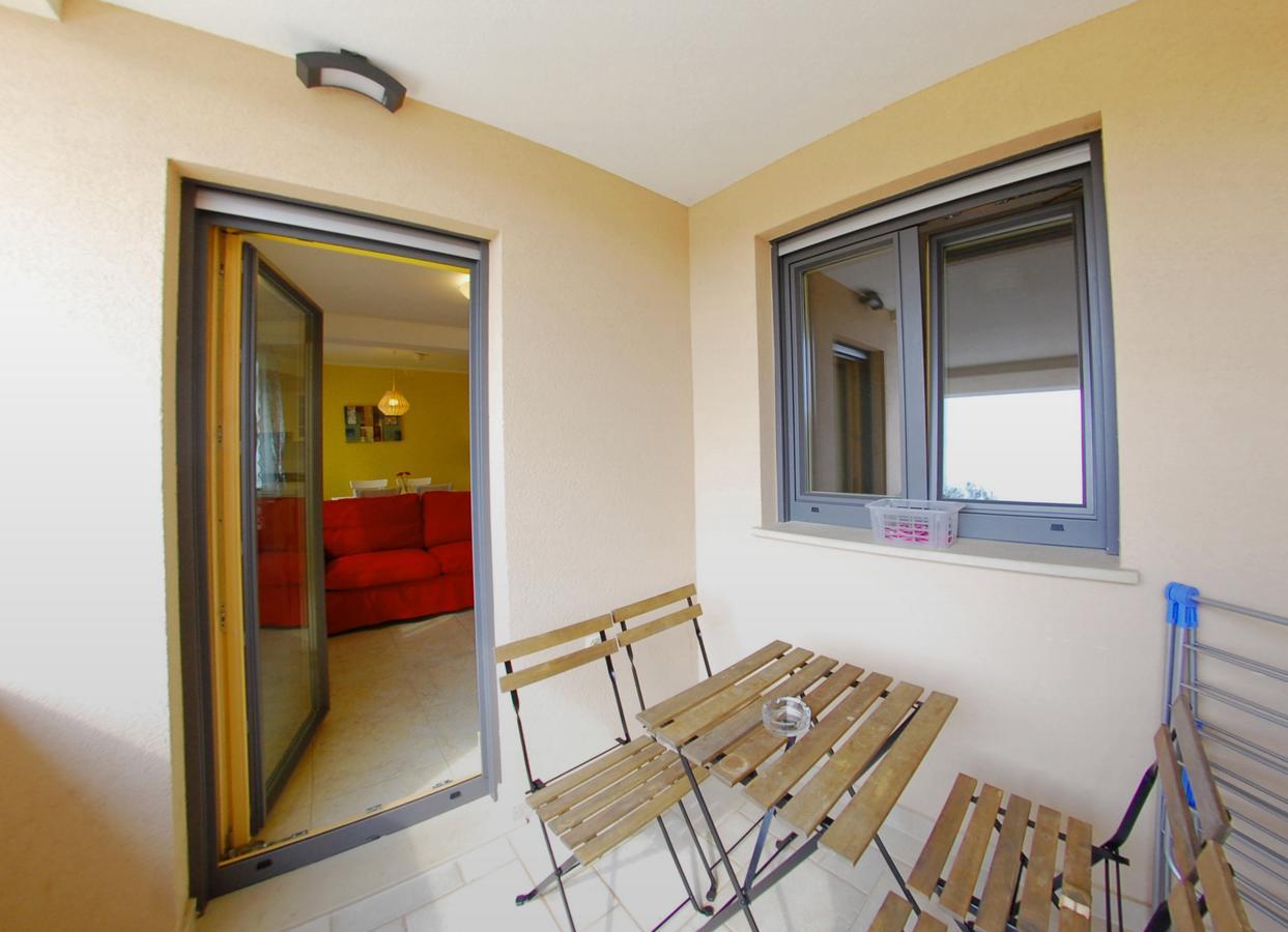 Nelkas Apartments Pola Esterno foto
