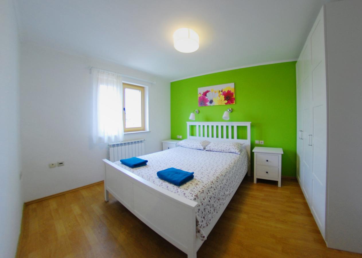 Nelkas Apartments Pola Esterno foto