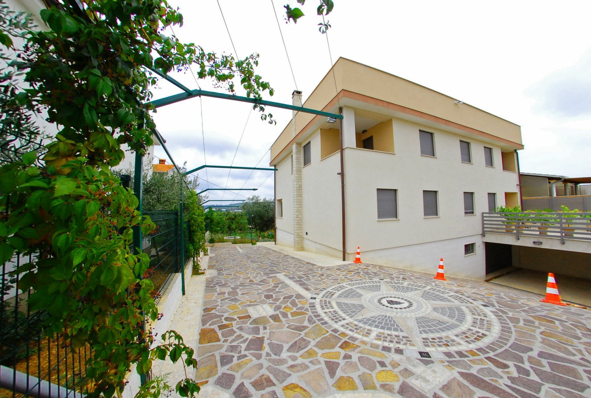 Nelkas Apartments Pola Esterno foto